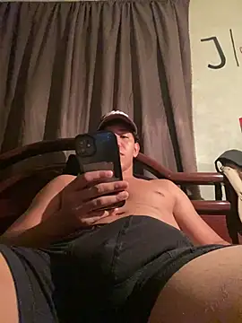 Alejandrososas online show from June 18, 2026, 4:22 am