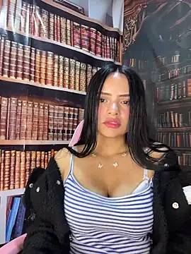 Snapshot of AntonellaStorm_ chatting on March 17, 2026, 8:17 am AntonellaStorm online show from March 17, 2026, 8:17 am