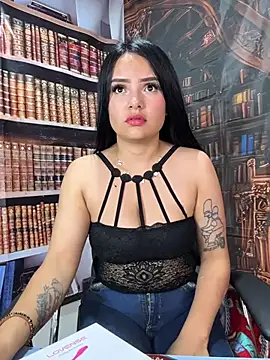 Snapshot of AntonellaStorm_ chatting on March 5, 2026, 11:43 pm AntonellaStorm online show from March 5, 2026, 11:43 pm