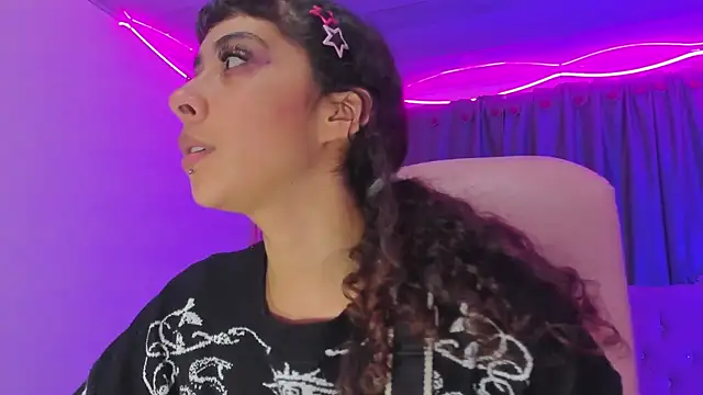 Snapshot of Kiara_lovely chatting on April 15, 2026, 3:45 am Kiara lovely online show from April 15, 2026, 3:45 am