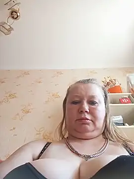 KiraStanton online show from June 19, 2026, 11:27 am