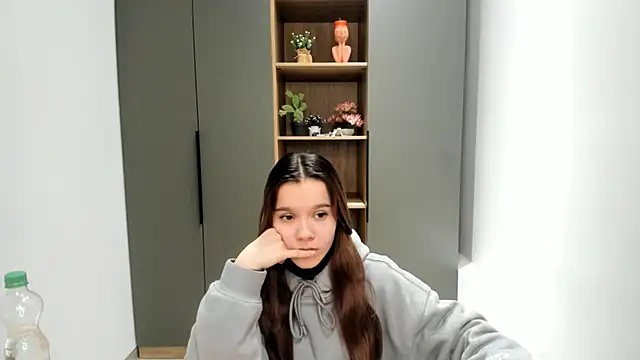 Snapshot of LouanneBrant chatting on February 21, 2026, 12:18 pm LouanneBrant online show from February 21, 2026, 12:18 pm