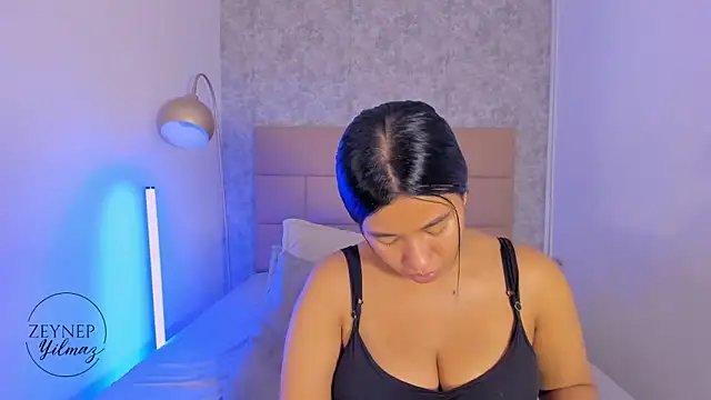 ZeynepYilmaz online show from April 17, 2026, 8:33 pm