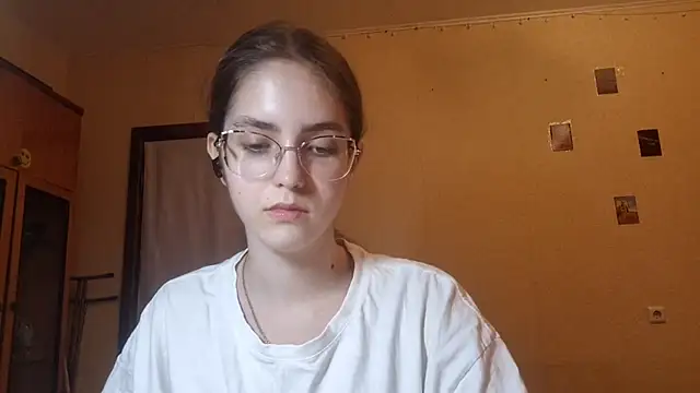 Katelemon online show from July 6, 2026, 1:18 pm