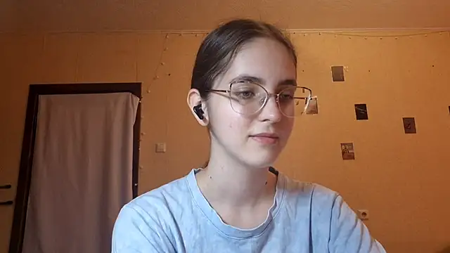 Katelemon online show from July 5, 2026, 2:24 pm