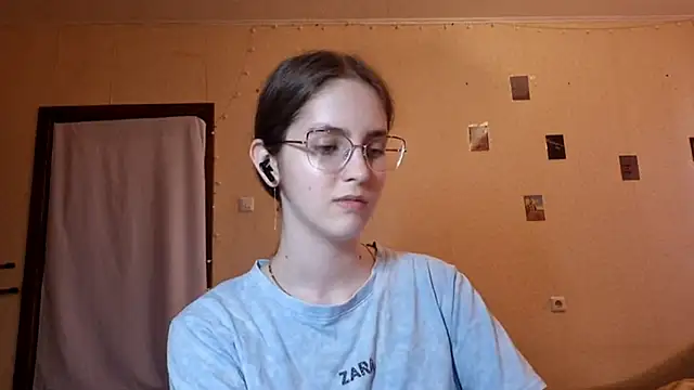 Katelemon online show from June 10, 2026, 2:51 pm