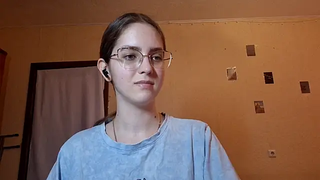 Katelemon online show from June 14, 2026, 2:07 pm