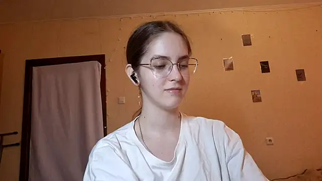 Katelemon online show from June 8, 2026, 1:11 pm
