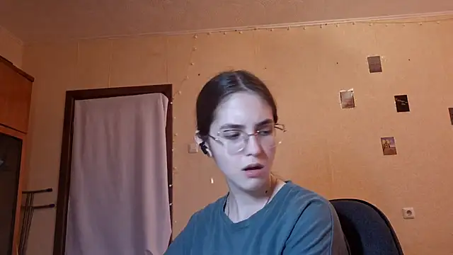 Katelemon online show from June 12, 2026, 9:18 am