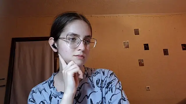 Katelemon online show from June 24, 2026, 2:26 pm