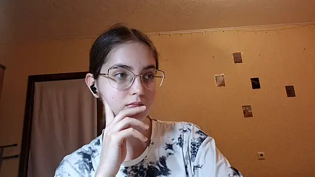 Katelemon online show from June 29, 2026, 3:23 pm
