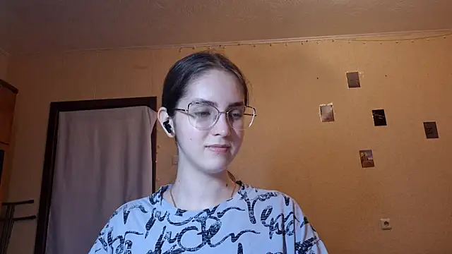 Katelemon online show from June 17, 2026, 3:22 pm