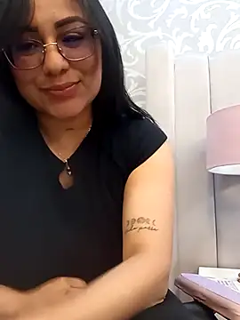 Snapshot of Melie_me chatting on March 10, 2026, 11:03 am Melie me online show from March 10, 2026, 11:03 am