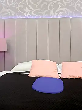 Snapshot of Melie_me chatting on April 8, 2026, 11:22 am Melie me online show from April 8, 2026, 11:22 am