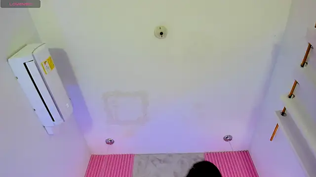 ArianaRougee online show from June 11, 2026, 4:09 am