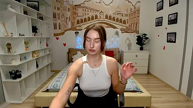 AlicaFoxis online show from April 21, 2026, 5:52 pm