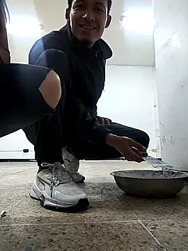 MaskedLatinaX online show from April 9, 2026, 4:46 pm