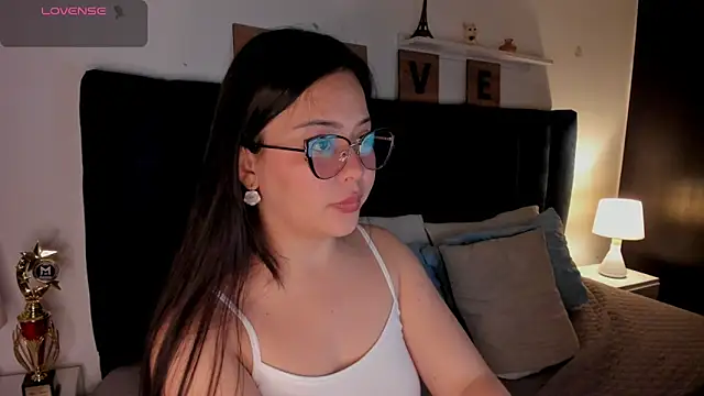 Annye01  online show from April 22, 2026, 1:29 pm