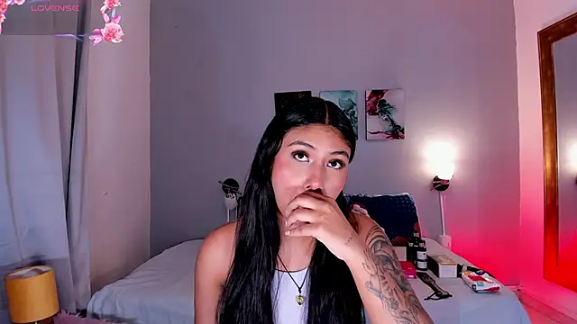 KimTaylorW online show from June 22, 2026, 2:50 am