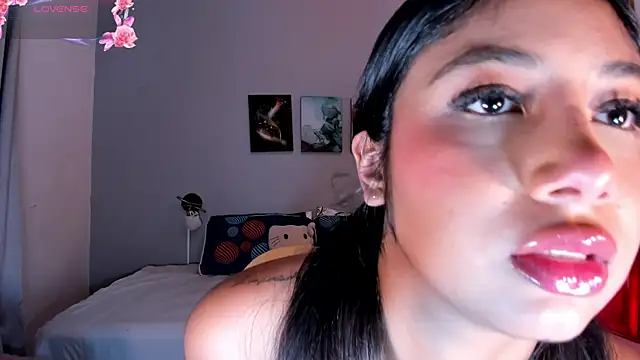KimTaylorW online show from June 26, 2026, 3:12 am
