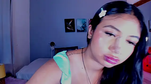 KimTaylorW online show from June 19, 2026, 3:23 am