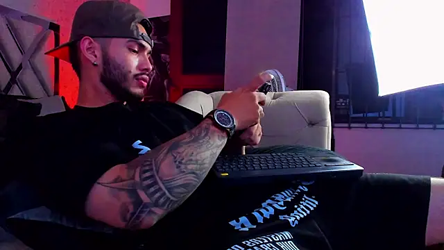 Vincentblack online show from May 8, 2026, 5:33 am