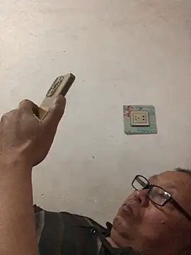 yaocaobi8 online show from April 18, 2026, 1:57 pm