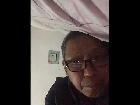 yaocaobi8 online show from April 1, 2026, 1:52 pm