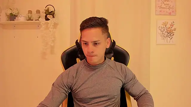 sexy andres01 online show from March 22, 2026, 1:12 pm