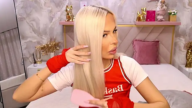 EvaXElfi online show from April 22, 2026, 12:28 am