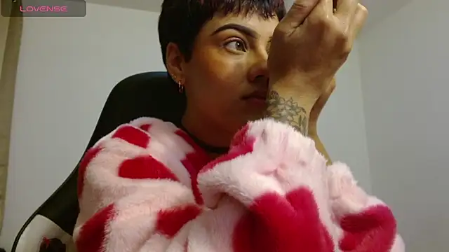 Divinejewel69 online show from March 28, 2026, 7:53 am