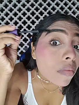 Coraline em online show from April 21, 2026, 6:47 pm