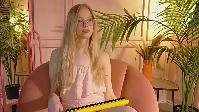 Dear Tessa online show from April 19, 2026, 3:13 pm