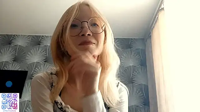 Snapshot of SoniqBliss chatting on March 17, 2026, 7:11 am SoniqBliss online show from March 17, 2026, 7:11 am