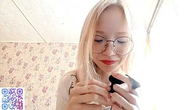 Snapshot of SoniqBliss chatting on March 6, 2026, 7:14 am SoniqBliss online show from March 6, 2026, 7:14 am