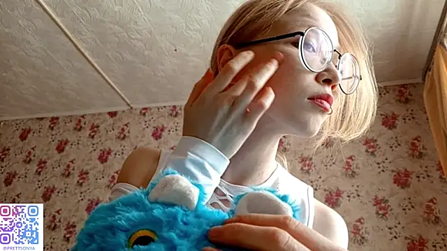 Snapshot of SoniqBliss chatting on March 1, 2026, 7:19 am SoniqBliss online show from March 1, 2026, 7:19 am