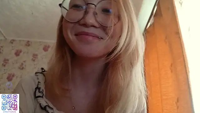 Snapshot of SoniqBliss chatting on March 15, 2026, 5:03 am SoniqBliss online show from March 15, 2026, 5:03 am