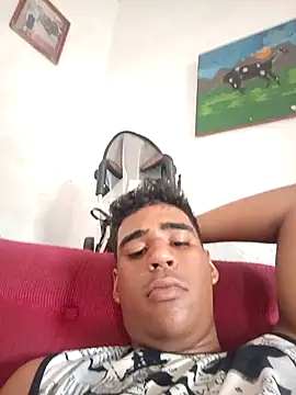 luis230436 online show from April 21, 2026, 3:40 pm