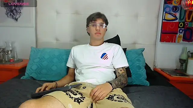 Snapshot of EXCLUSIVE8 chatting on March 27, 2026, 4:32 am EXCLUSIVE8 online show from March 27, 2026, 4:32 am