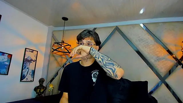 Snapshot of EXCLUSIVE8 chatting on April 2, 2026, 4:30 am EXCLUSIVE8 online show from April 2, 2026, 4:30 am