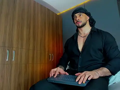 massimo visconti online show from March 7, 2026, 3:02 am