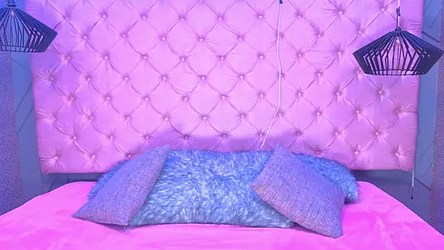 SARA HORNY- online show from April 22, 2026, 3:13 am