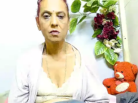Snapshot of Hot_queen58 chatting on June 24, 2026, 5:06 am Hot queen58 online show from June 24, 2026, 5:06 am