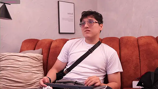 Mia and Belmonth online show from April 19, 2026, 6:54 pm