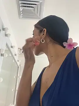 VioletaHills  online show from March 25, 2026, 12:26 pm