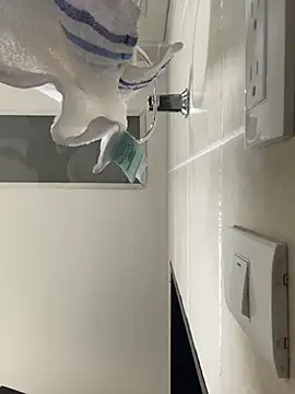 VioletaHills  online show from April 18, 2026, 11:56 am