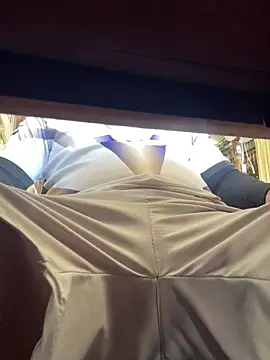 hoang15075 online show from April 23, 2026, 1:12 am