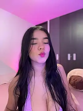 Sophia Wy online show from March 17, 2026, 5:21 am