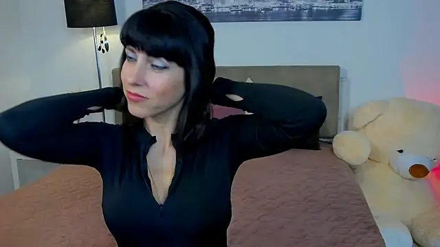 HeidieRaven online show from April 14, 2026, 12:43 pm