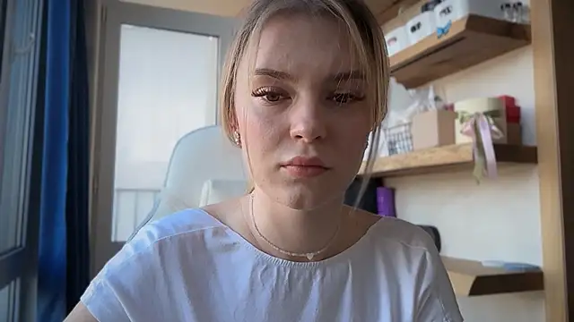 cyberl0ve  online show from April 12, 2026, 1:58 pm